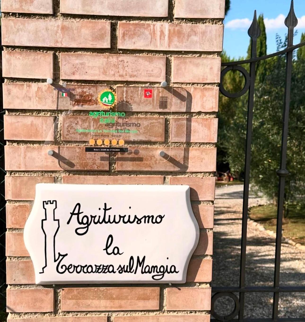 Agriturismo La Terrazza Sul Mangia Siena Exterior photo